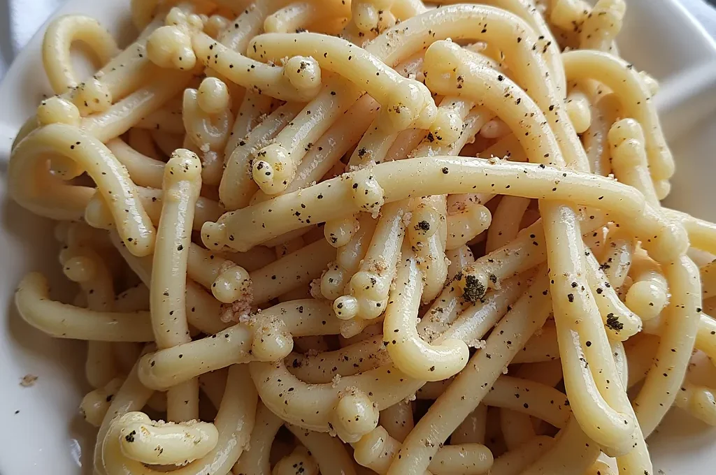 Gruppe beim Nordic Walking im deutschen Mischwald